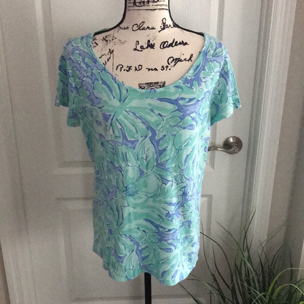 Vineyard Vines top.